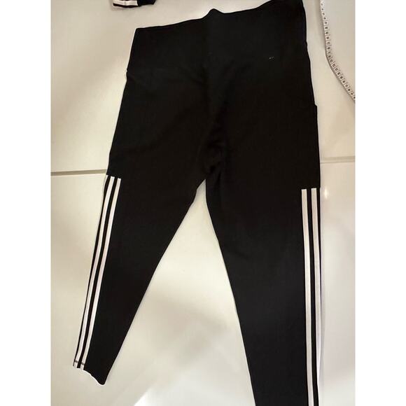 Women 2 Adidas XL Black Yoga pants and leggings, runs short & has signs of use - Picture 7 of 16